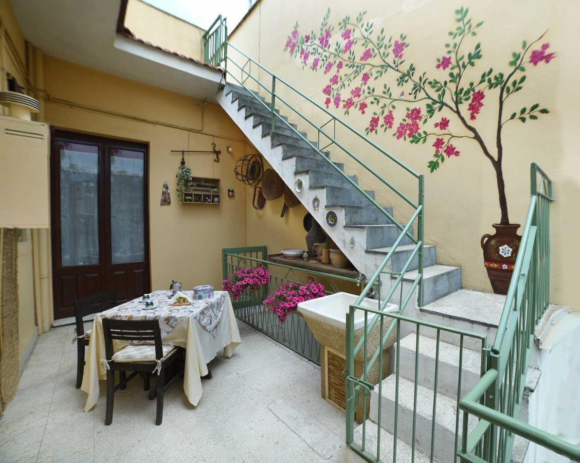 אסראלה Casa Vacanze Borgata Del Sorbo מראה חיצוני תמונה